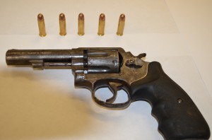 un arma de fuego calibre 38 especial, marca Smitin&Wesson (2)